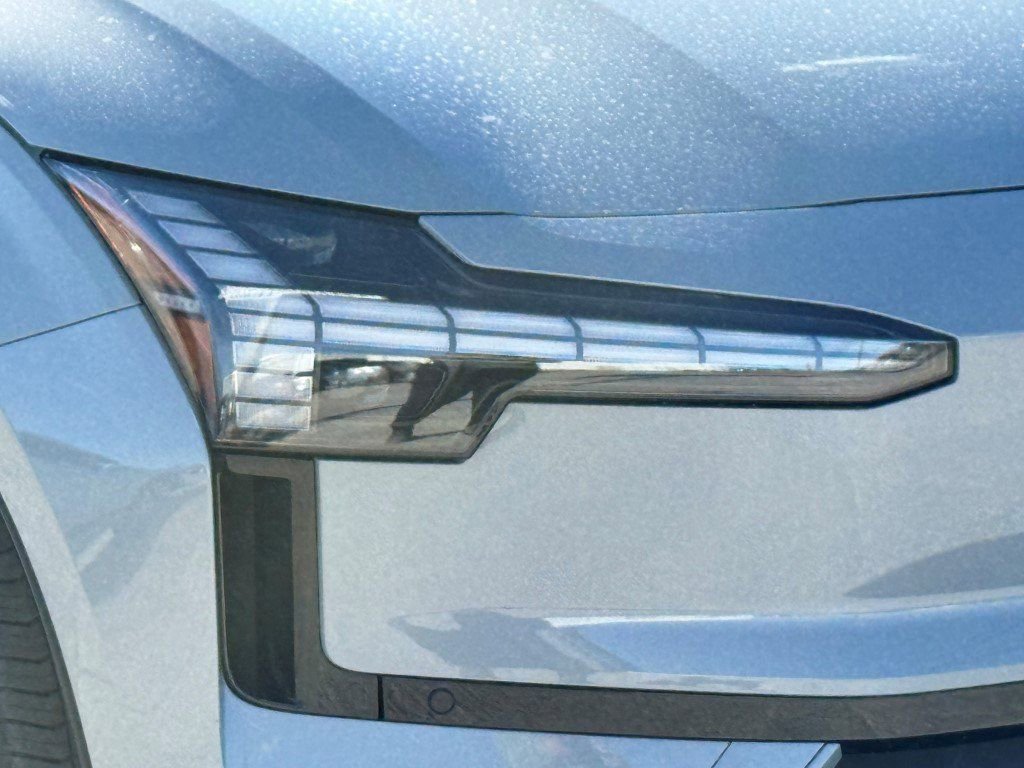 New 2026 Volvo EX30 Plus w/ Protection Package Premier image 3