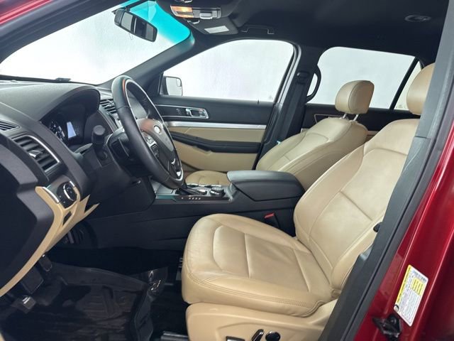 Used 2016 Ford Explorer XLT w/ Equipment Group 202A image 22