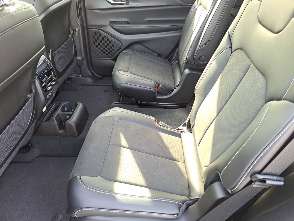New 2025 Jeep Grand Cherokee L Altitude image 14