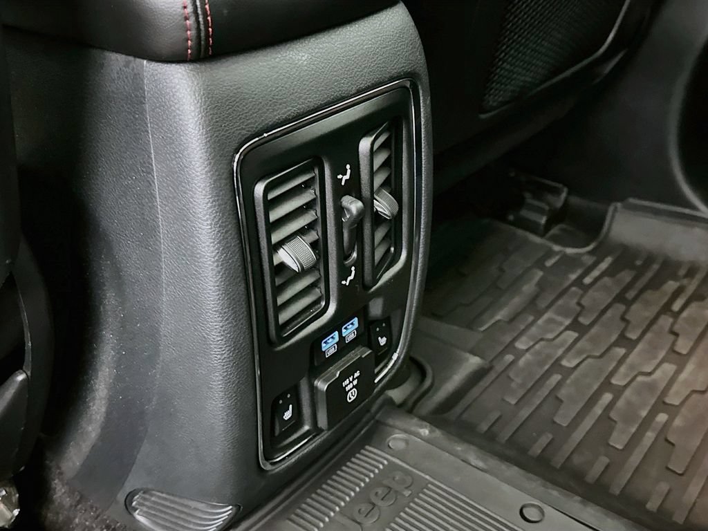 Used 2018 Jeep Grand Cherokee Trailhawk w/ Trailhawk Luxury Group AWD/4WD image 26