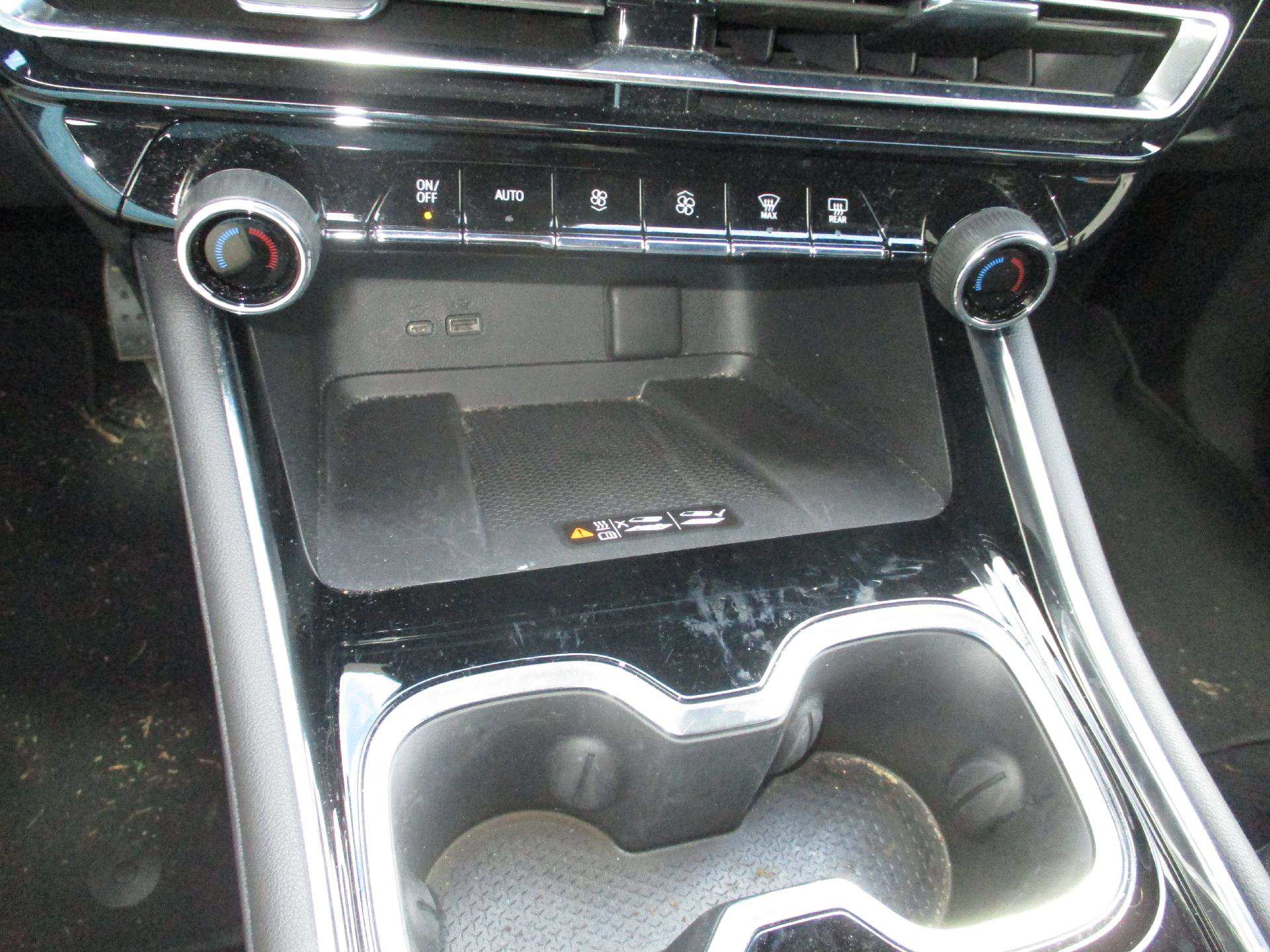 Used 2025 Chevrolet Traverse LT image 17