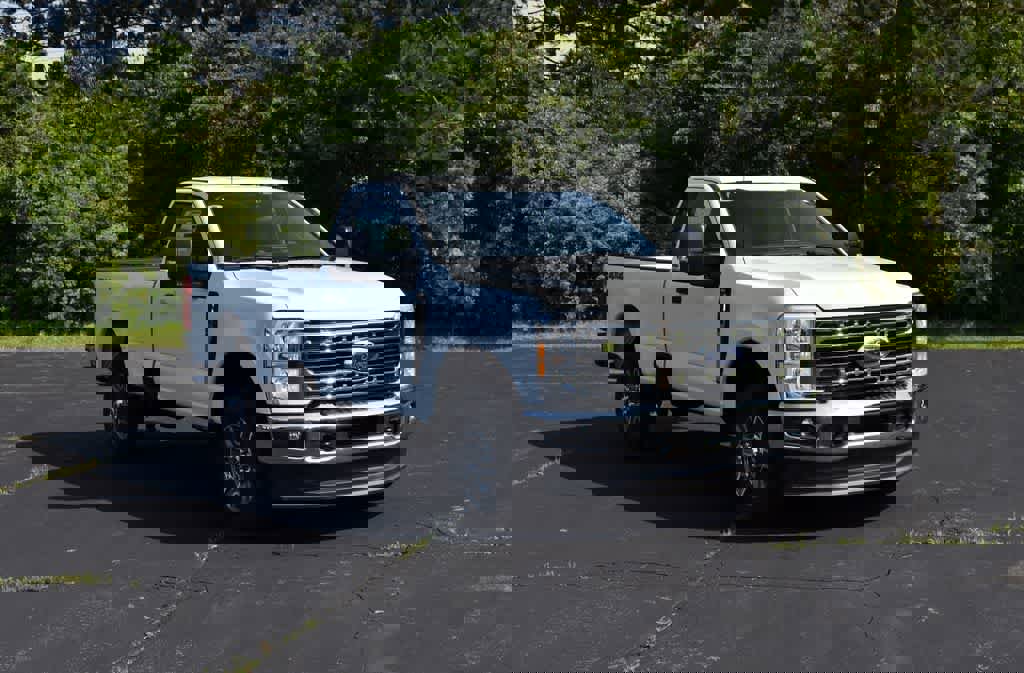 New 2025 Ford F350 XLT image 1