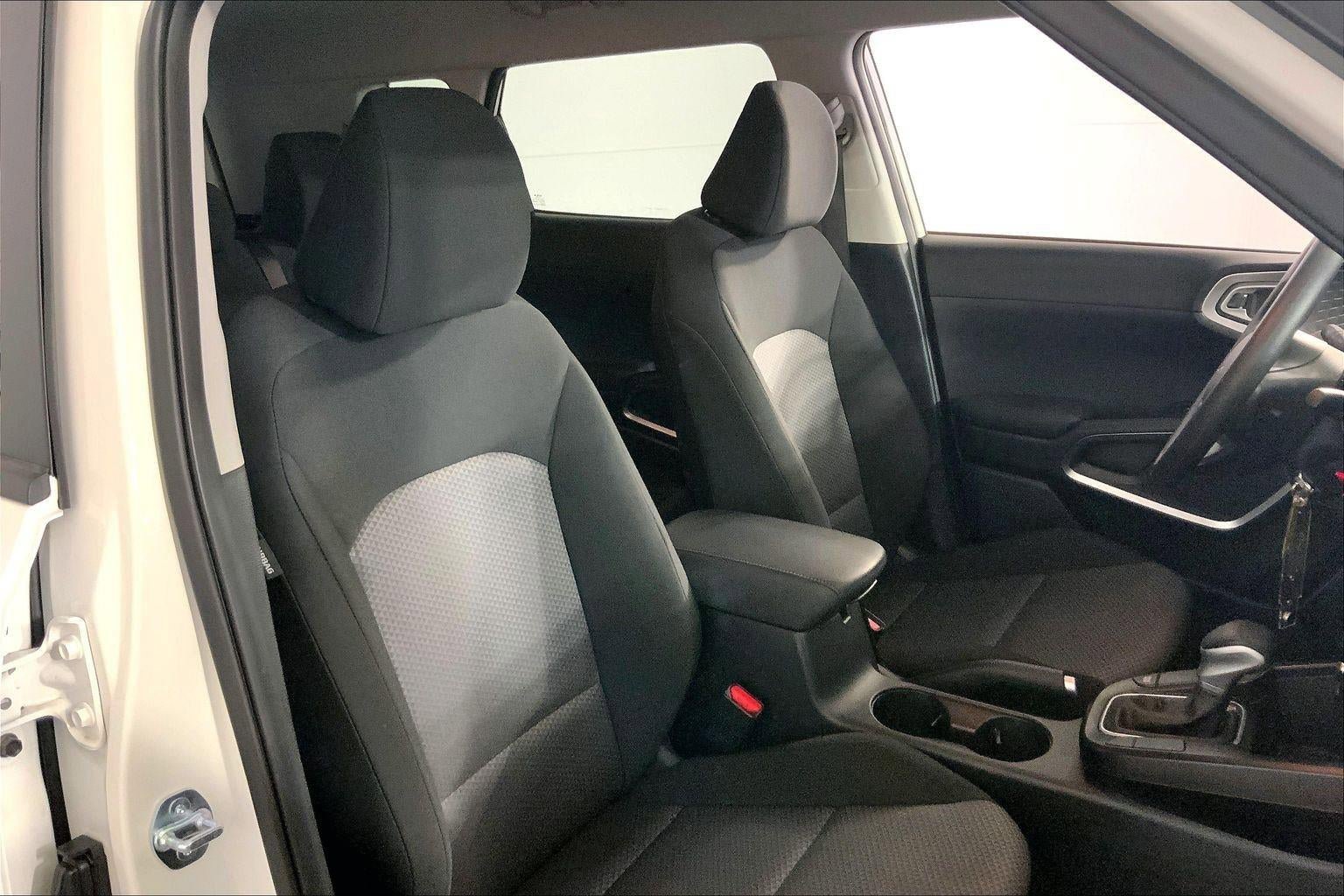 Certified 2025 Kia Soul LX image 7