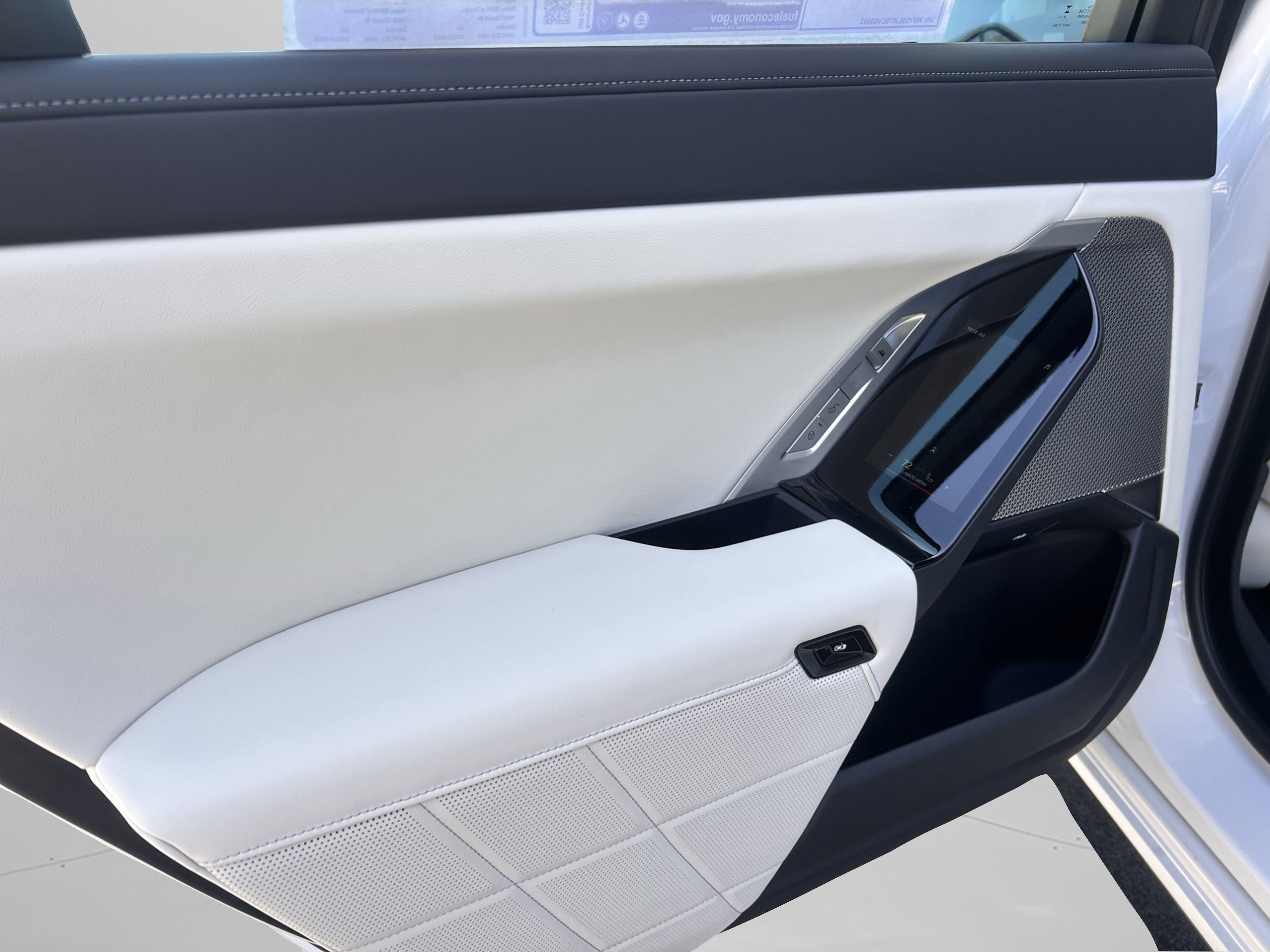 Used 2025 BMW i7 xDrive60 image 31