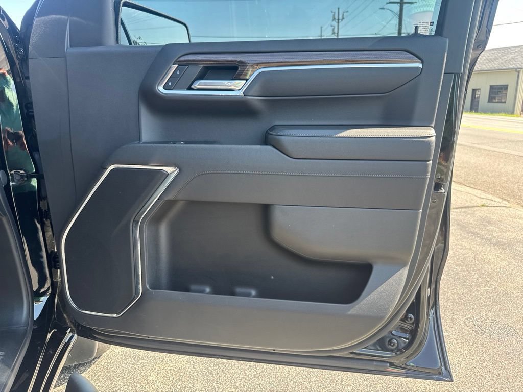 Used 2023 Chevrolet Silverado 1500 LT w/ Leather Package AWD/4WD image 26