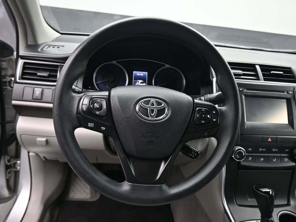 Used 2017 Toyota Camry LE image 14