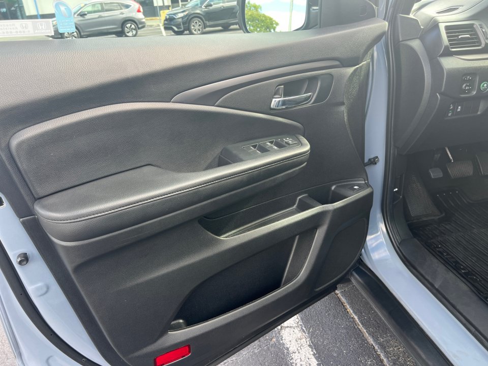 Certified 2022 Honda Pilot Sport image 32