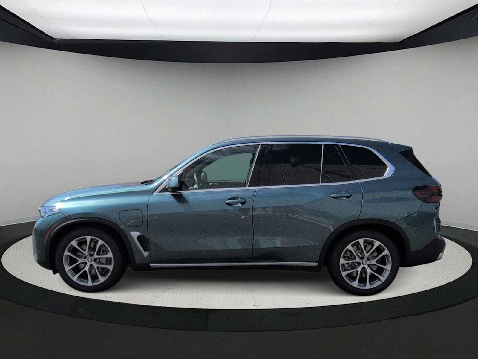 Used 2026 BMW X5 xDrive50e w/ Premium Package AWD/4WD image 5