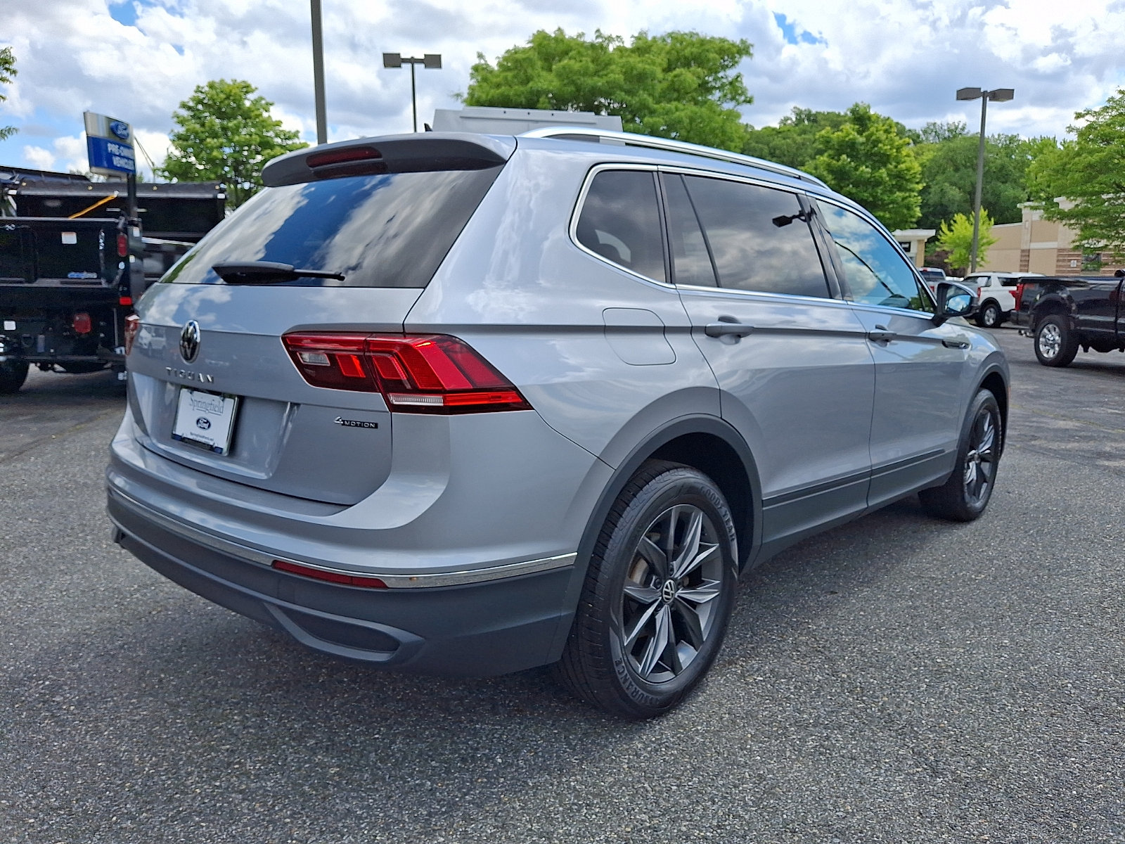 Used 2023 Volkswagen Tiguan SE AWD/4WD image 6