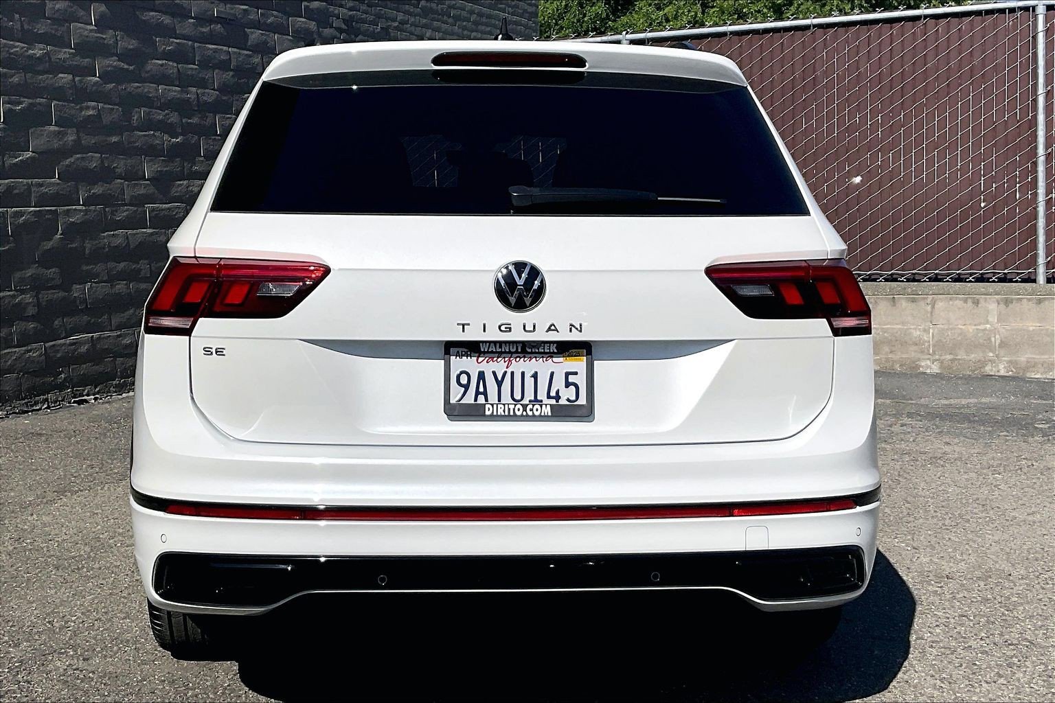 Certified 2022 Volkswagen Tiguan SE R-Line FWD image 3
