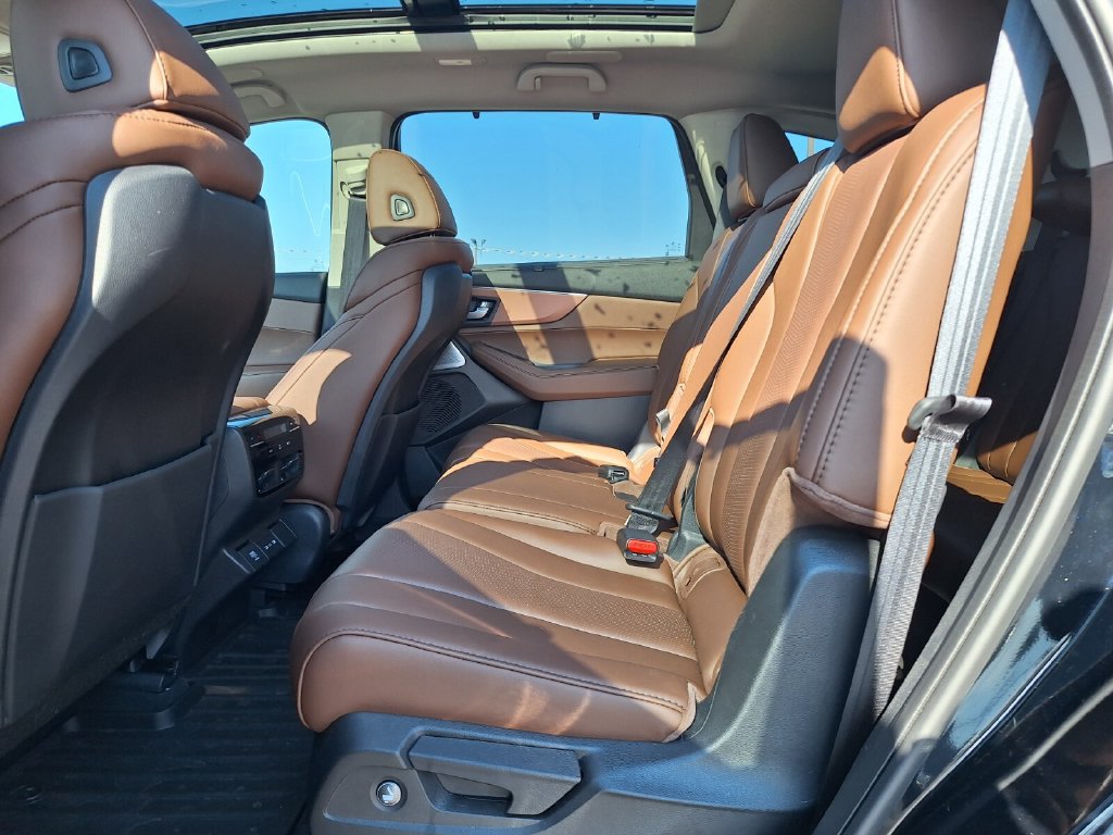 Certified 2025 Acura MDX w/ Technology Package AWD/4WD image 12