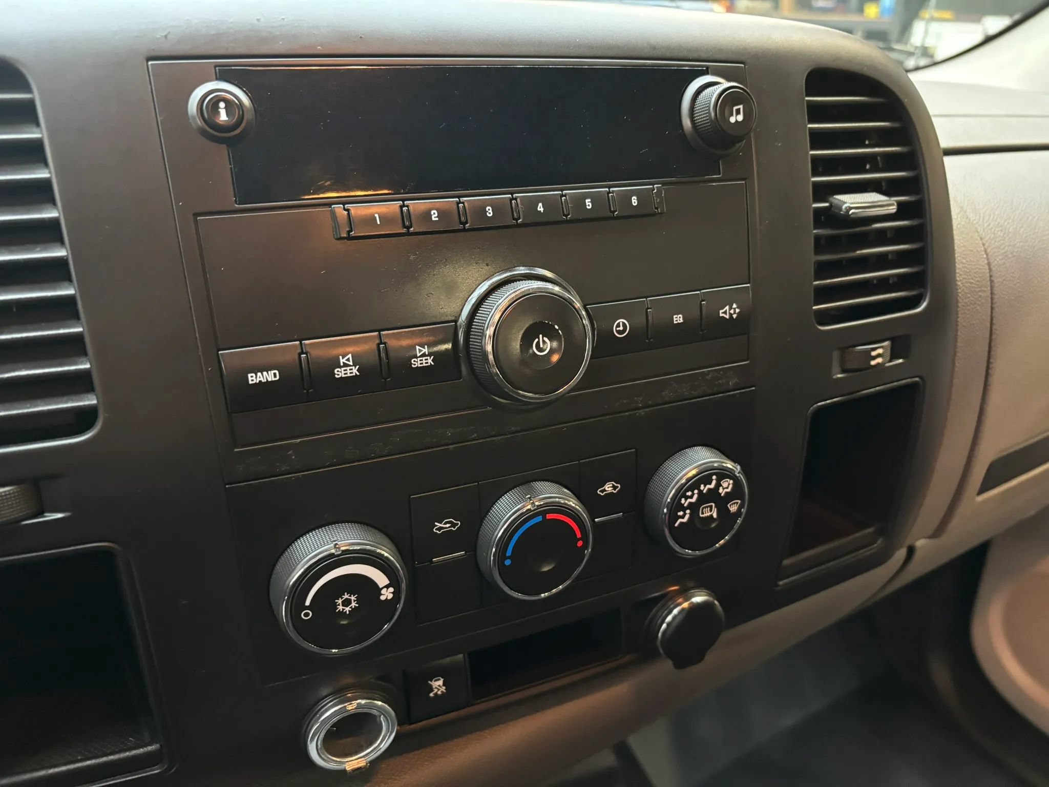Used 2011 GMC Sierra 2500 W/T AWD/4WD image 17