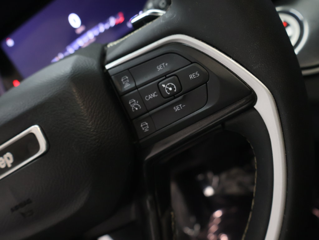 Used 2023 Jeep Grand Cherokee Altitude AWD/4WD image 20