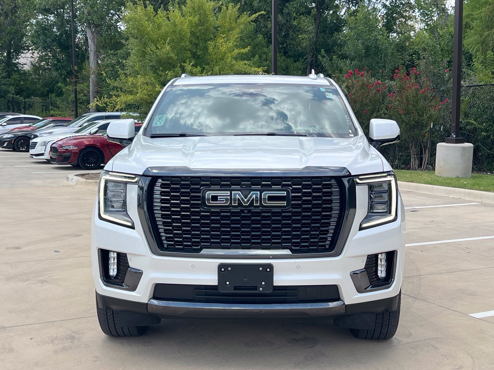 Used 2023 GMC Yukon Denali Ultimate AWD/4WD image 2