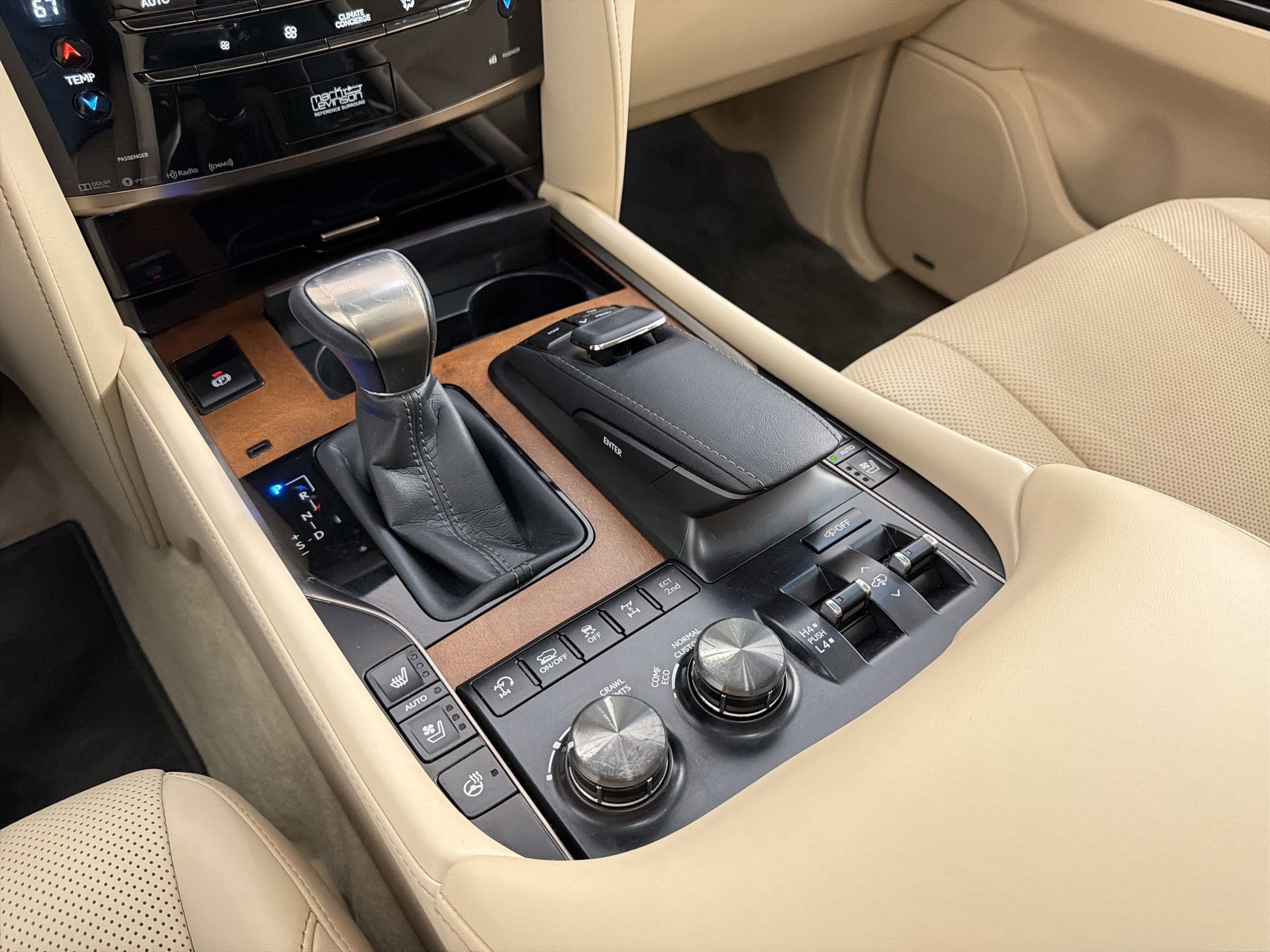 Used 2018 Lexus LX 570 4WD w/ Luxury Package image 17