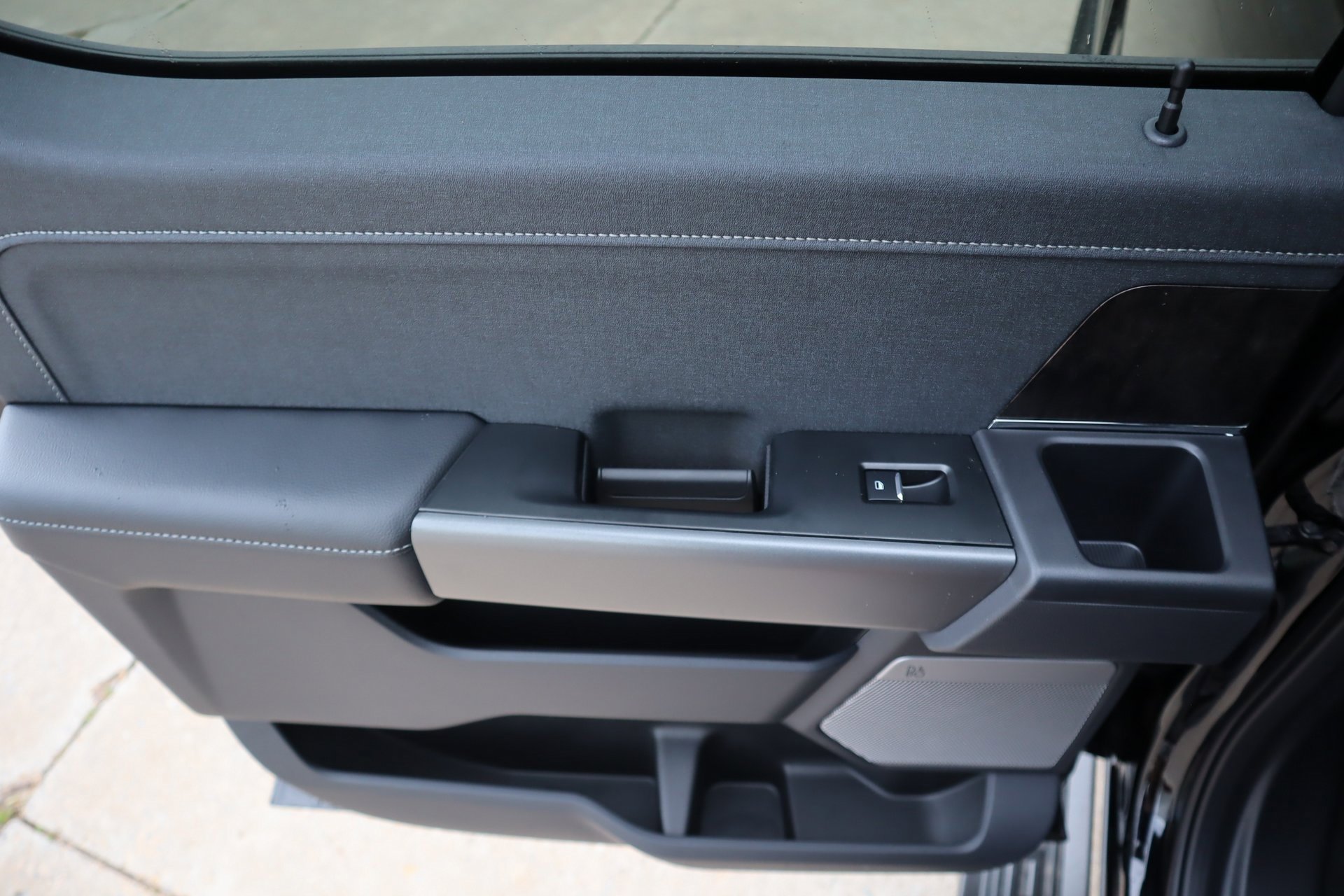 New 2026 Ford F250 Lariat w/ Black Appearance Package image 19