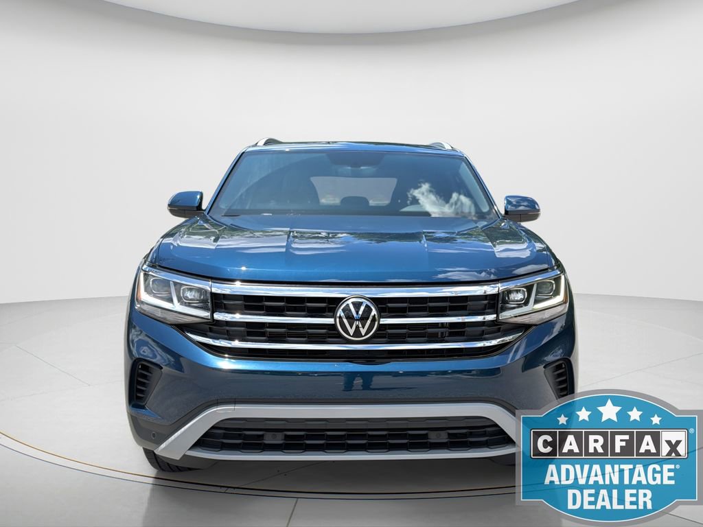 Certified 2022 Volkswagen Atlas Cross Sport SE w/ Panoramic Sunroof Package FWD image 2