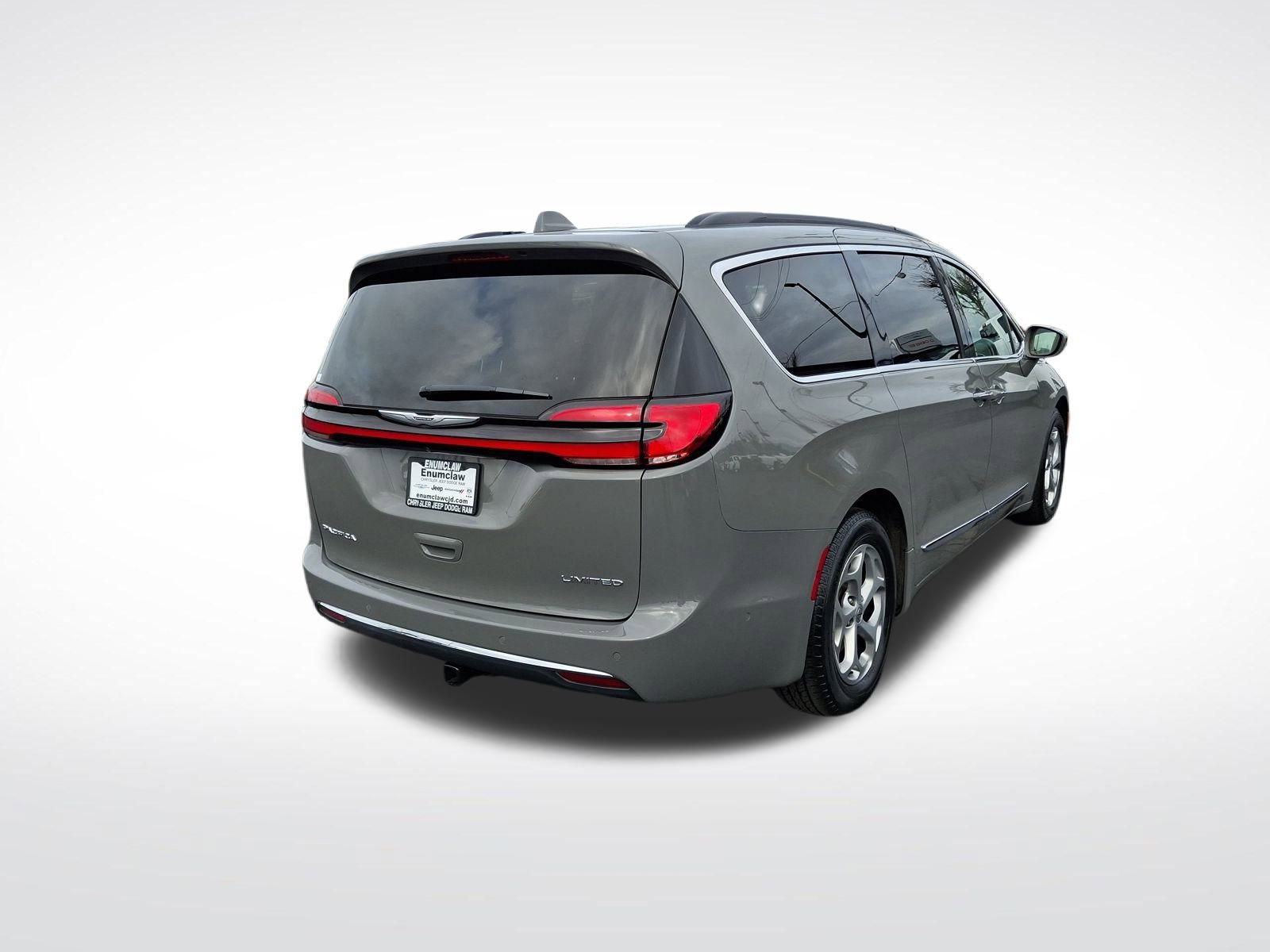 Certified 2022 Chrysler Pacifica Limited image 3