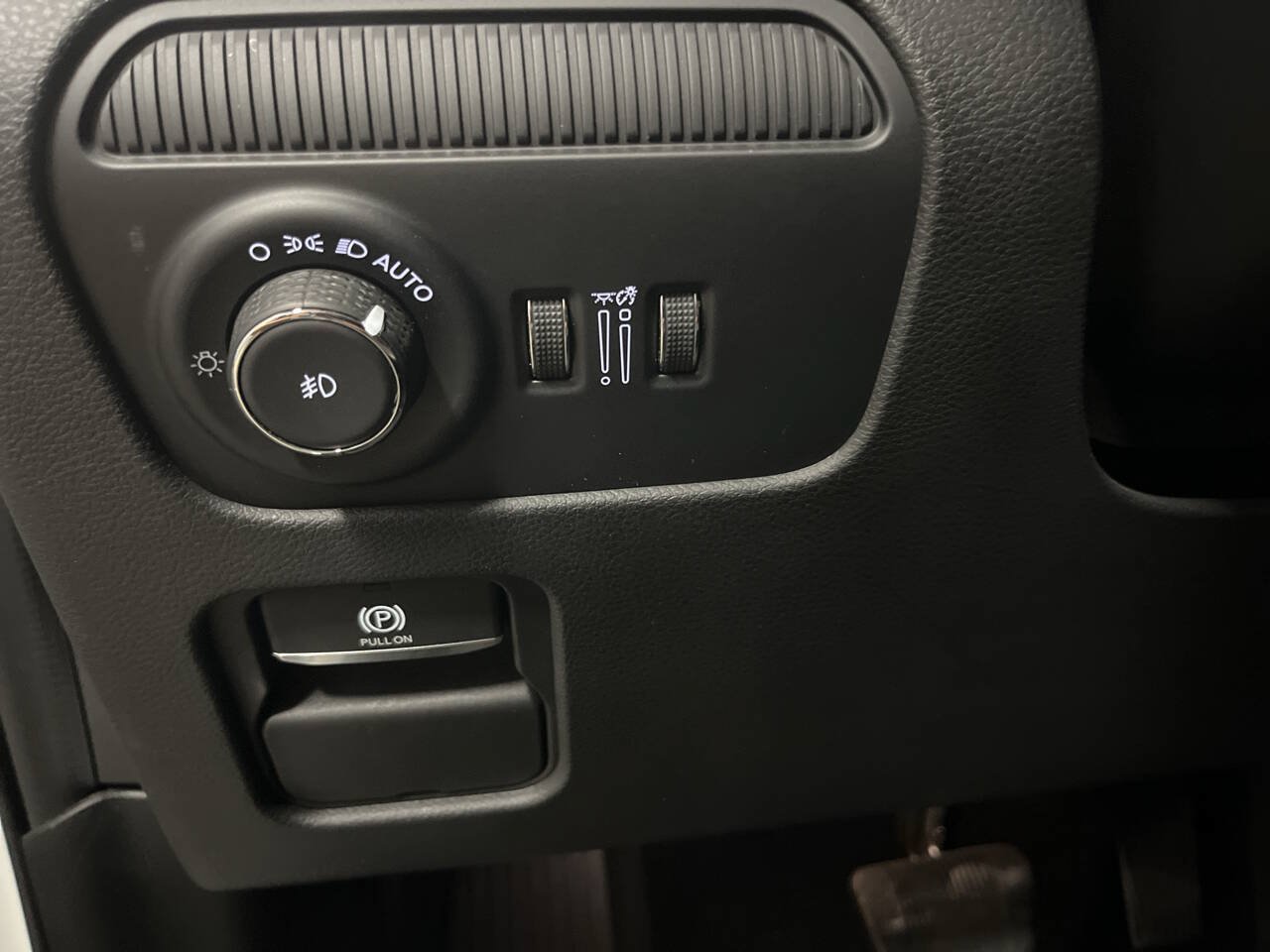 Used 2025 Jeep Wagoneer Series II AWD/4WD image 18