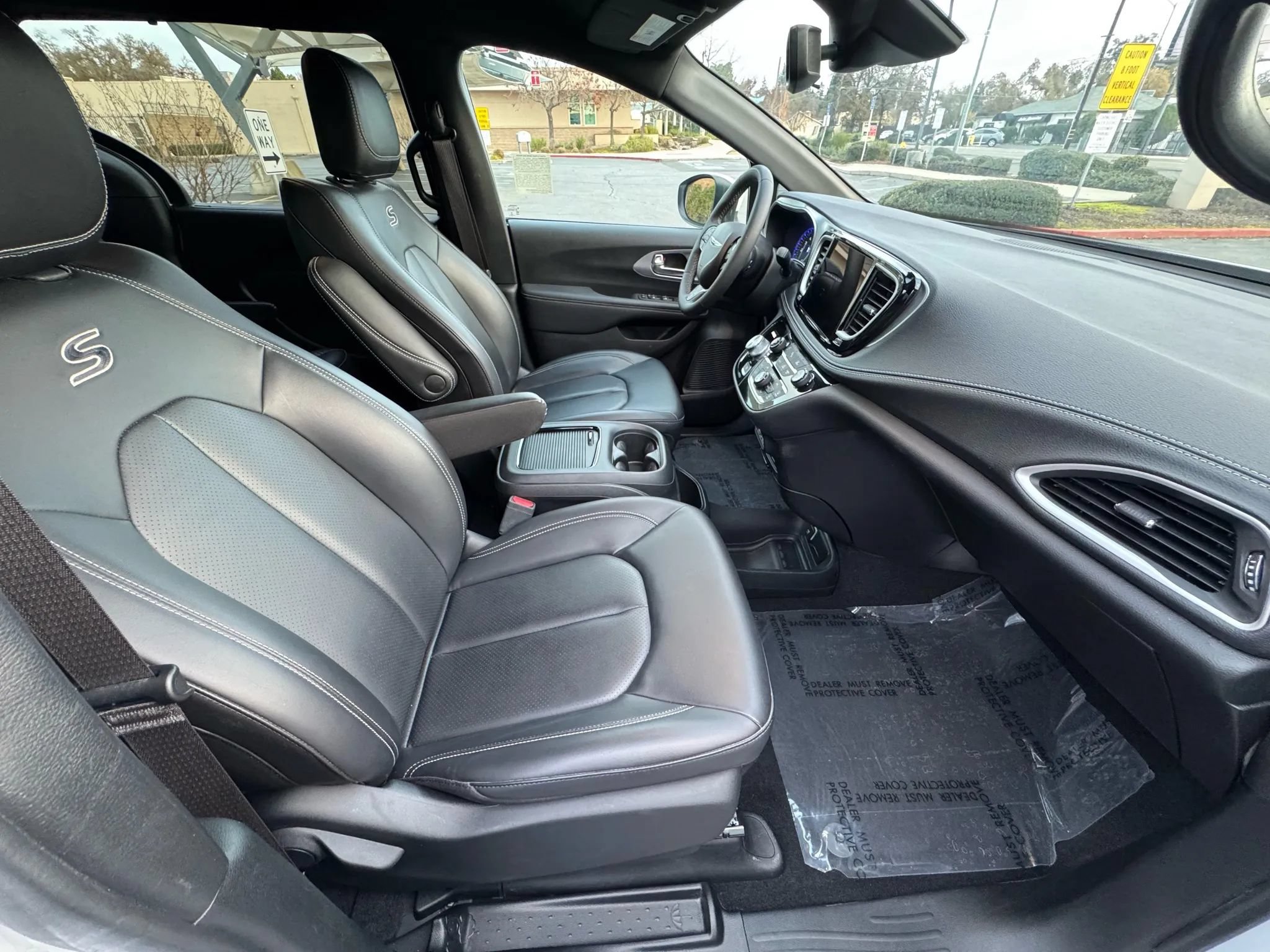 Used 2023 Chrysler Pacifica Touring-L w/ S Appearance Package FWD image 13