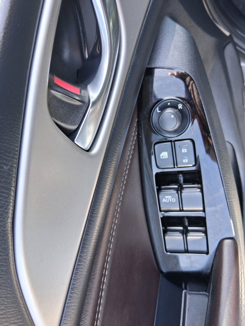 Used 2018 MAZDA MAZDA3 Touring FWD image 13