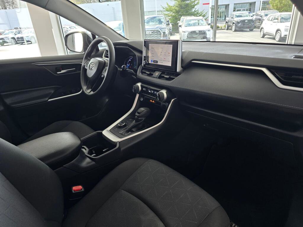 Used 2025 Toyota RAV4 XLE image 45