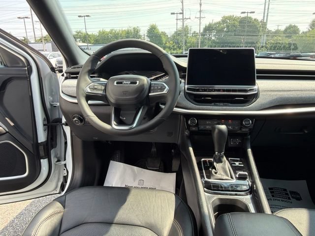 Used 2023 Jeep Compass Latitude AWD/4WD image 16