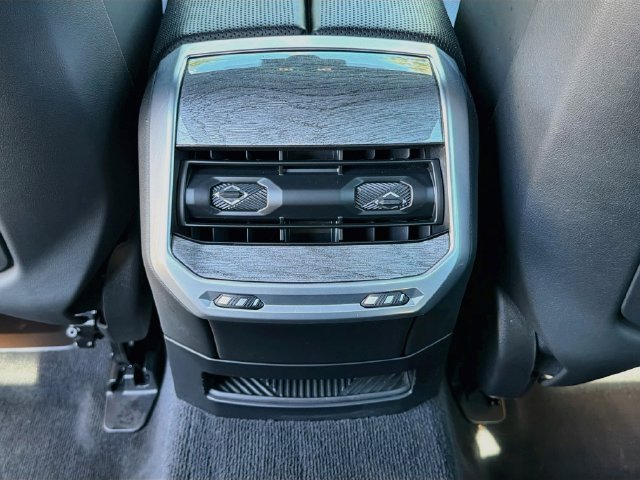 Used 2024 BMW 760i xDrive w/ Premium Package 2 AWD/4WD image 20
