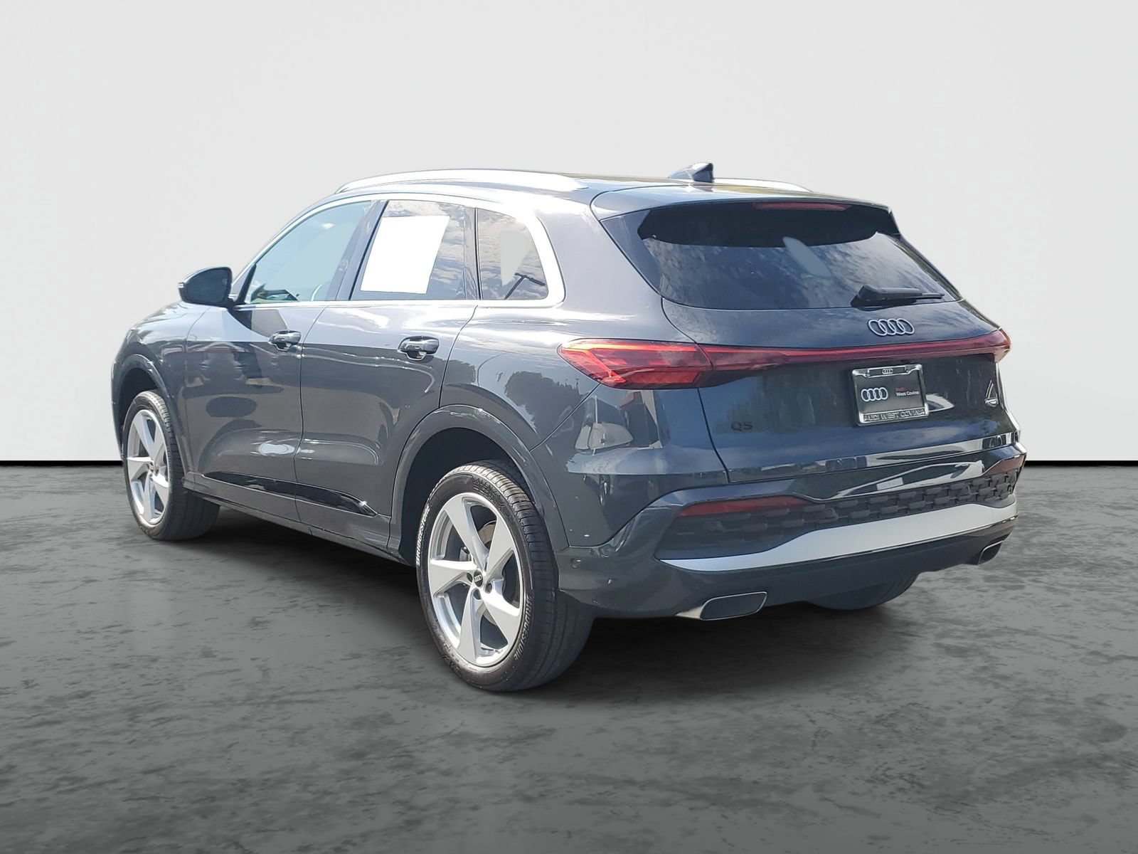 Used 2025 Audi Q5 Premium Plus w/ Premium Plus AWD/4WD image 3