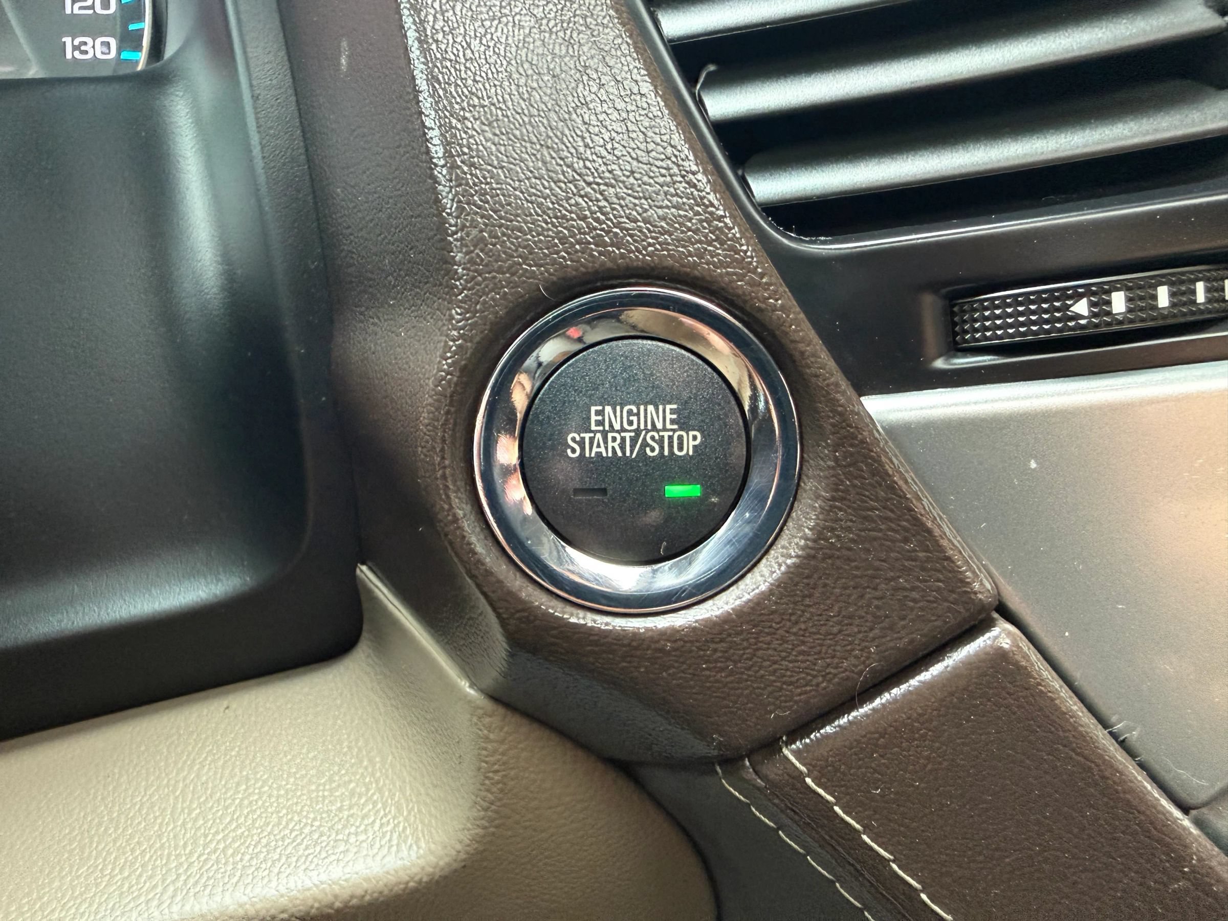 Used 2020 Chevrolet Suburban Premier AWD/4WD image 26