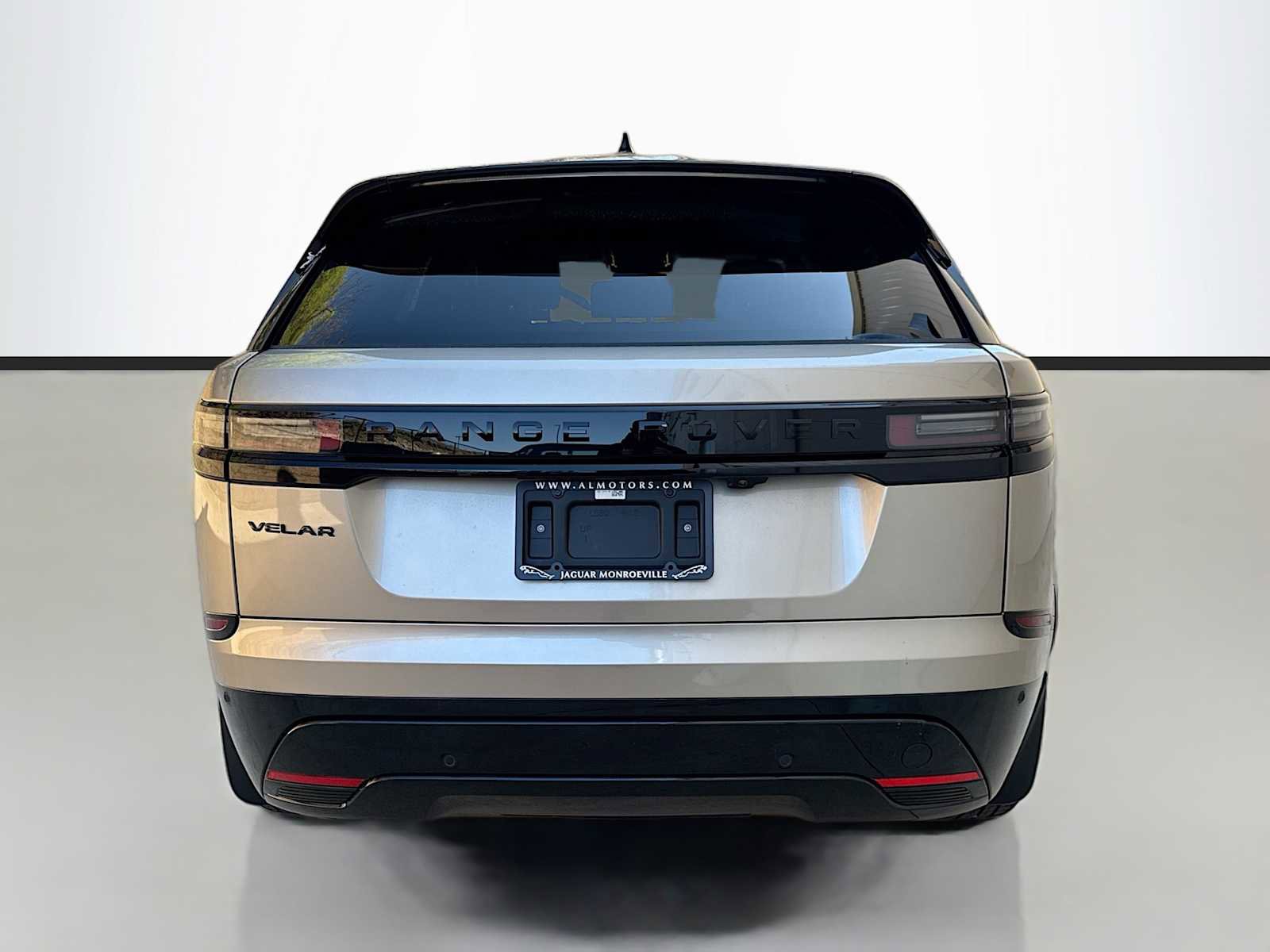 New 2026 Land Rover Range Rover Velar Dynamic SE AWD/4WD image 4