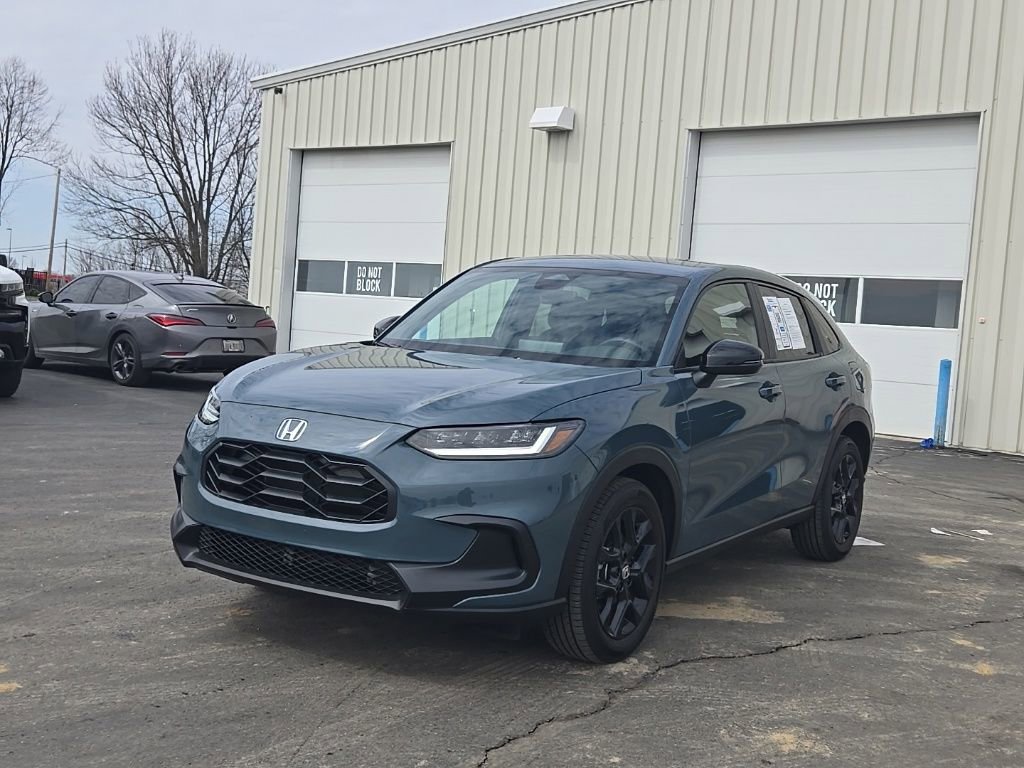 Used 2025 Honda HR-V Sport image 3