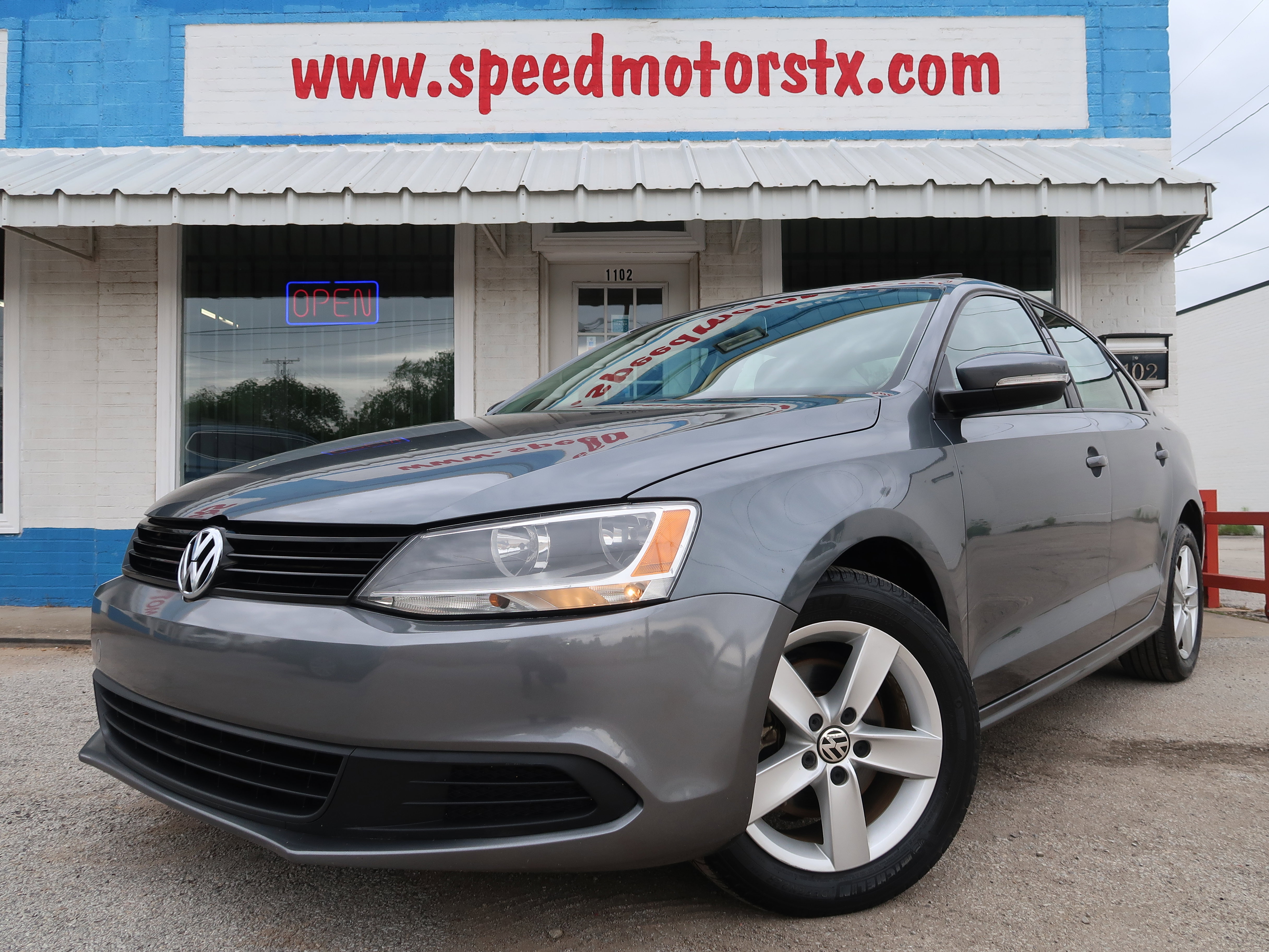 Used 2012 Volkswagen Jetta TDI FWD image 1