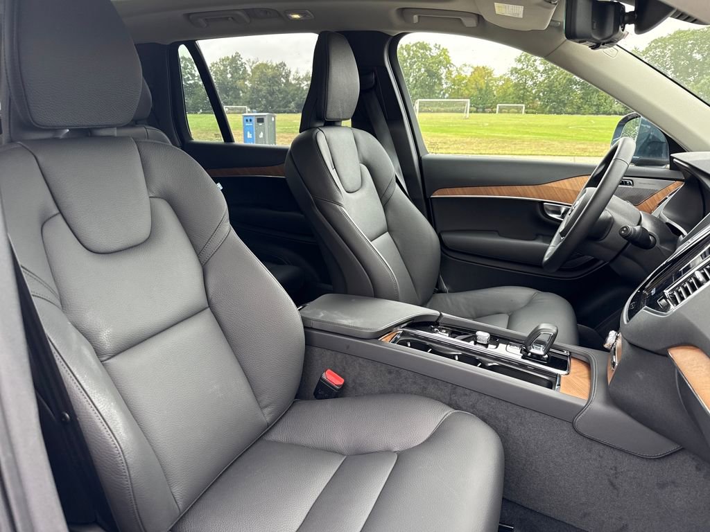 Used 2025 Volvo XC90 B6 Plus w/ Protection Package image 17