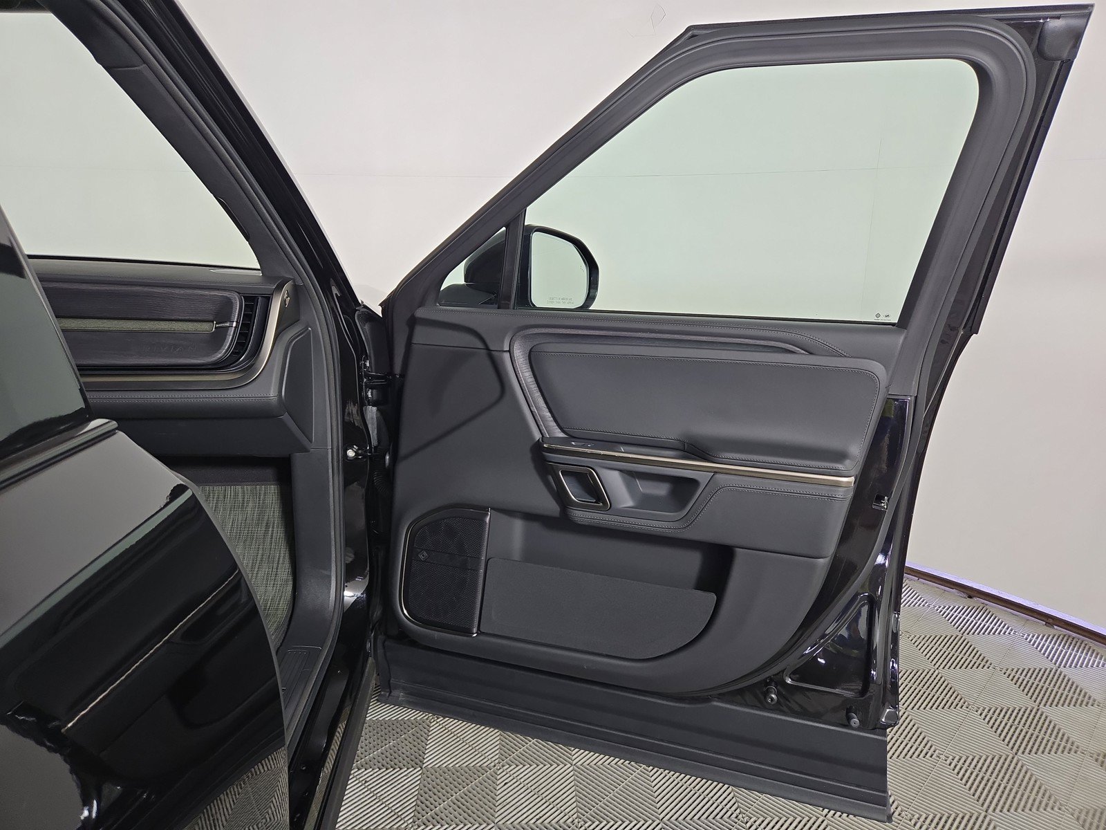 Used 2024 Rivian R1T Adventure AWD/4WD image 18