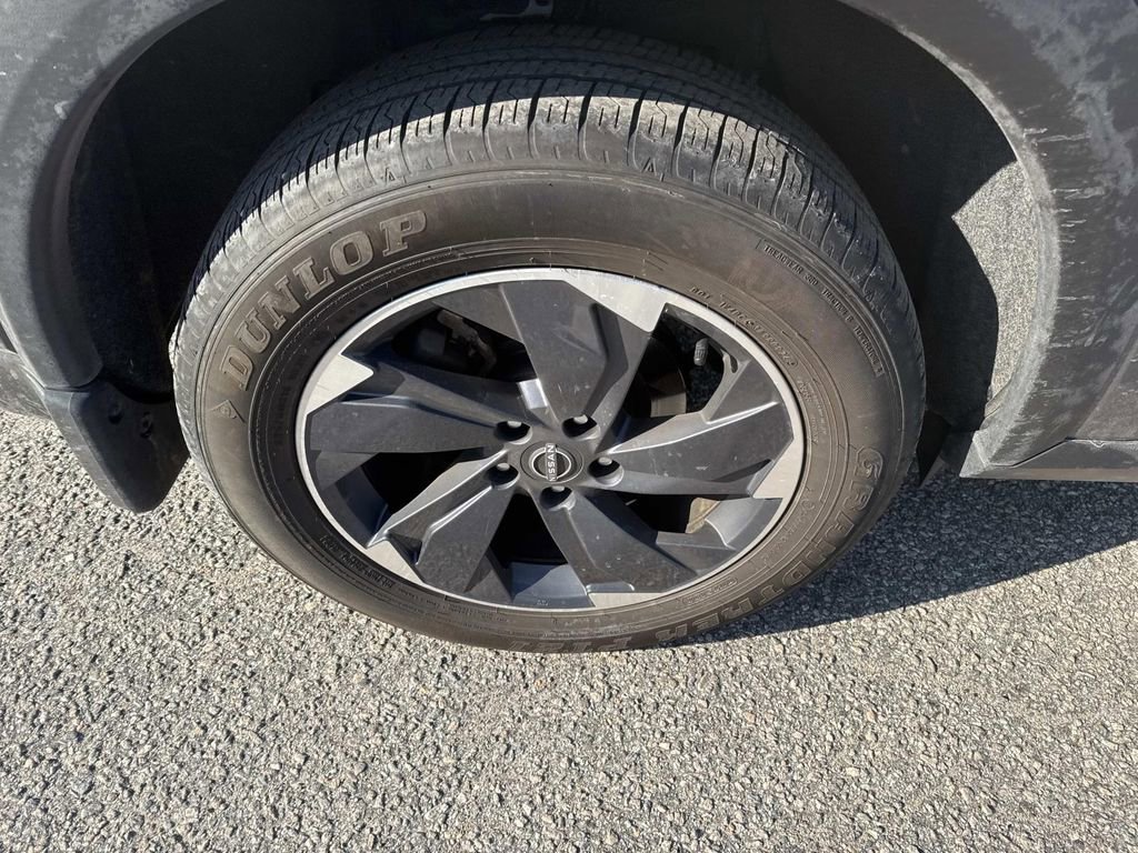 Used 2024 Nissan Rogue SV w/ SV Premium Package image 9