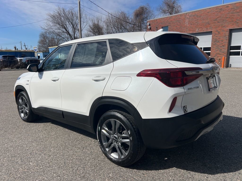 Used 2023 Kia Seltos LX image 3