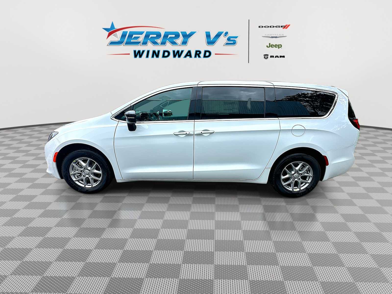 New 2026 Chrysler Voyager LX image 5