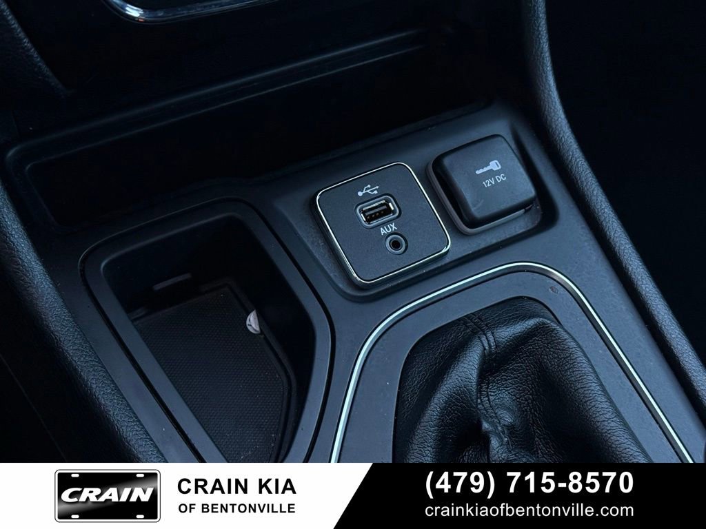 Used 2019 Jeep Cherokee Latitude Plus w/ Comfort/Convenience Group FWD image 19