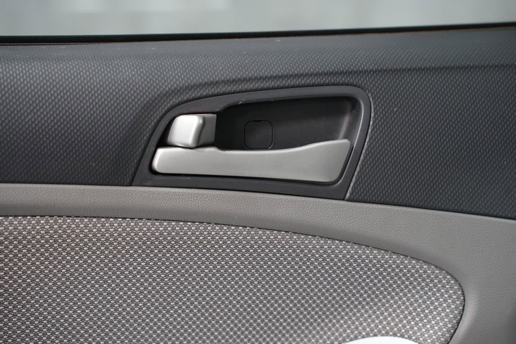 Used 2013 Hyundai Accent GS image 24