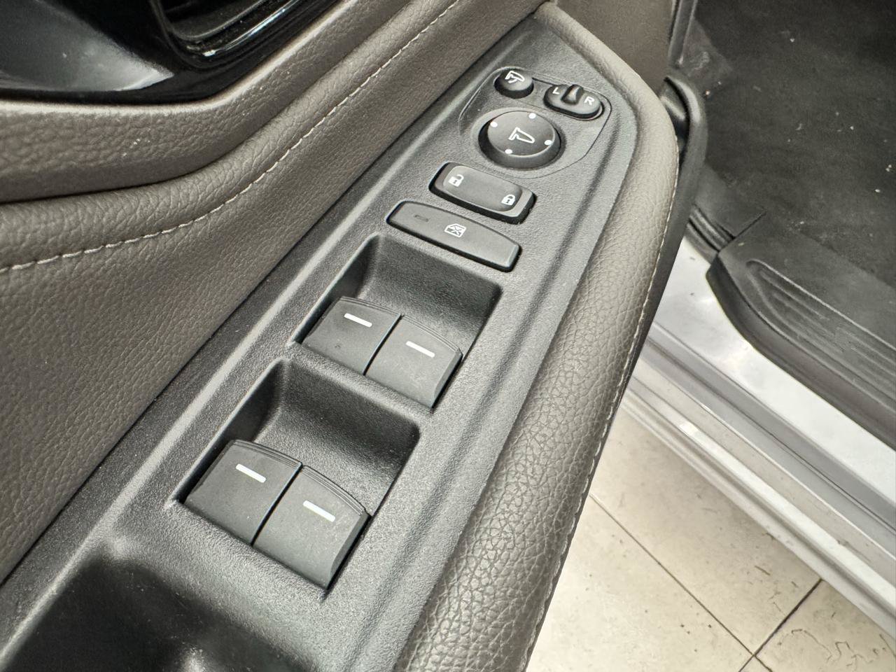 Used 2023 Honda Odyssey Elite image 12