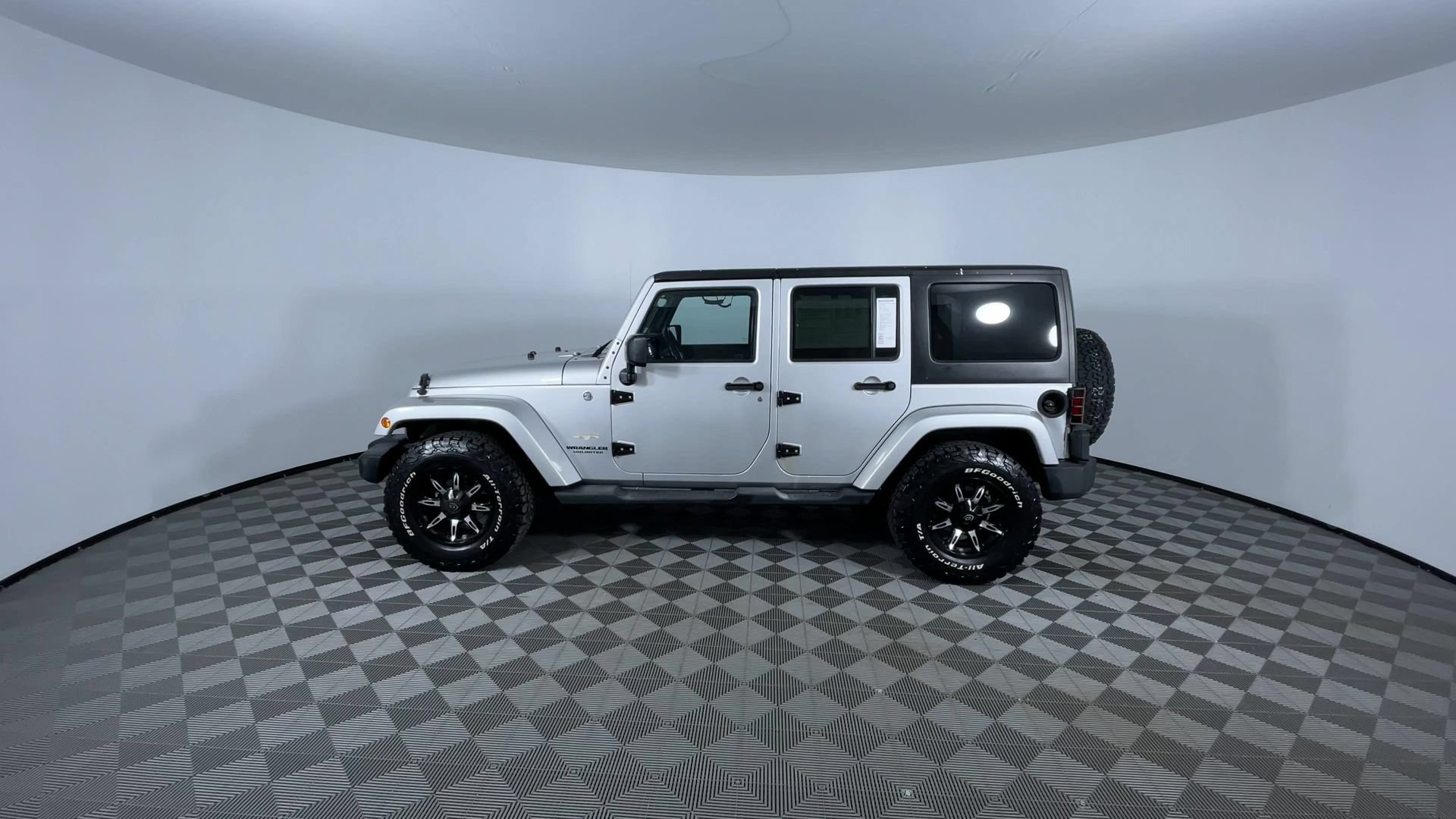 Used 2012 Jeep Wrangler Unlimited Sahara w/ Connectivity Group AWD/4WD image 5