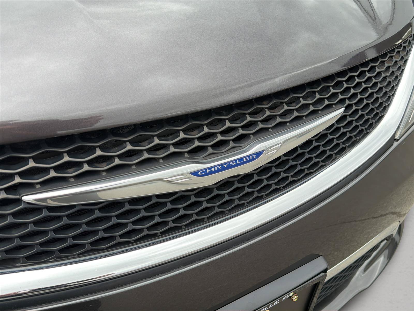 Used 2019 Chrysler Pacifica Touring-L FWD image 33