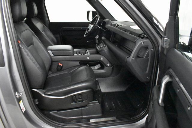 Used 2024 Land Rover Defender 90 X-Dynamic SE image 14