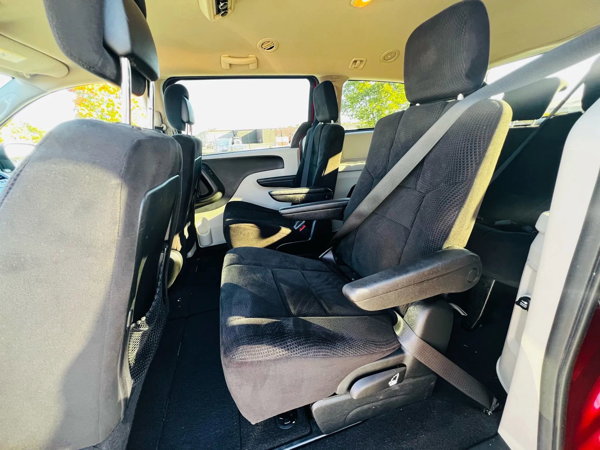 Used 2014 Dodge Grand Caravan SXT image 9