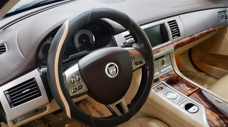 Used 2009 Jaguar XF Luxury image 11