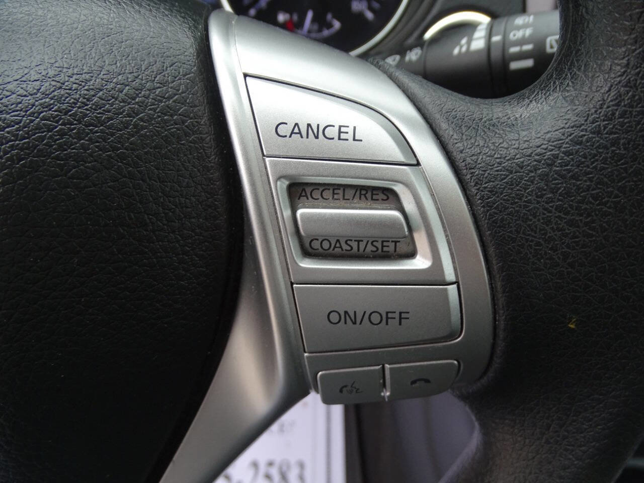 Used 2015 Nissan Rogue FWD w/ SV Moonroof Package image 18