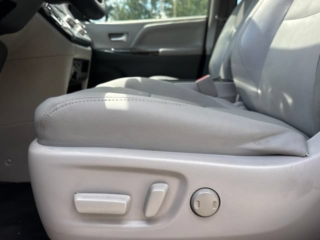 Used 2019 Toyota Sienna XLE FWD image 15