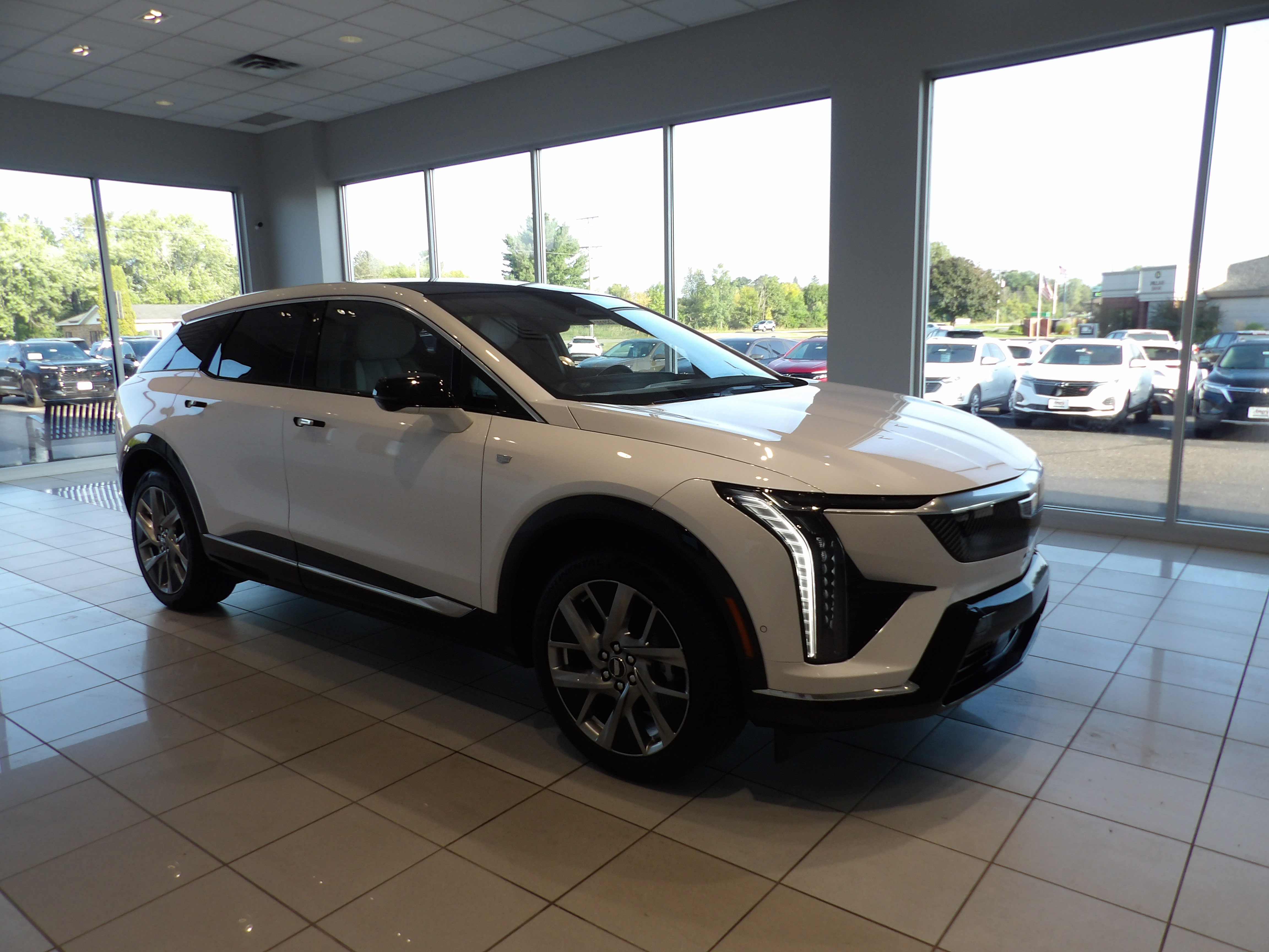 Used 2025 Cadillac Optiq Luxury 1 AWD/4WD image 3