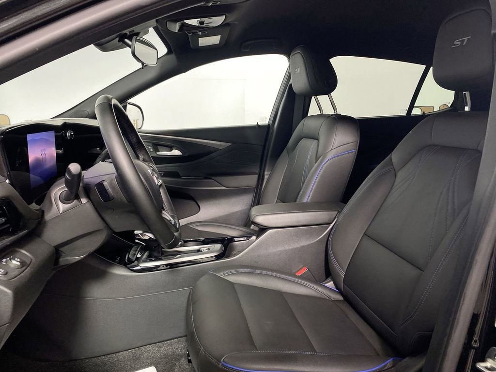 Used 2024 Buick Envista Sport Touring w/ Convenience I Package FWD image 11